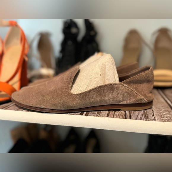 Flats - Picture 3 of 5